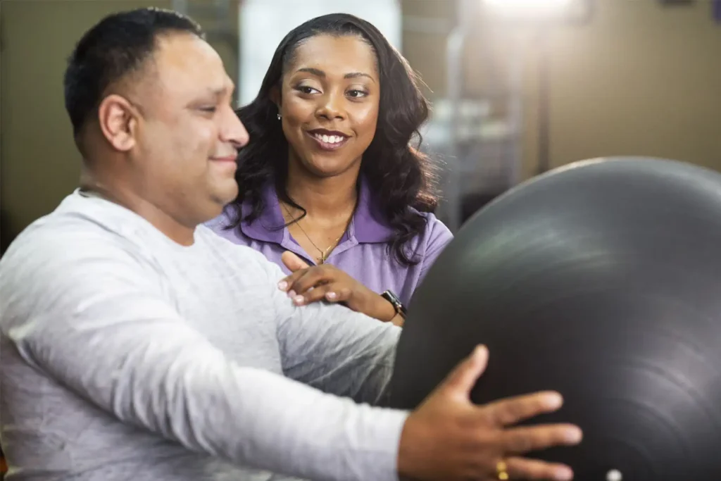 personal trainer working with client